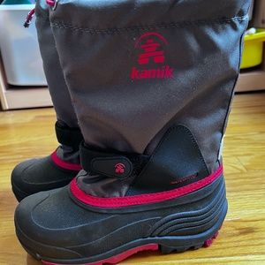 Kamik winter boots big kids size 4, like new